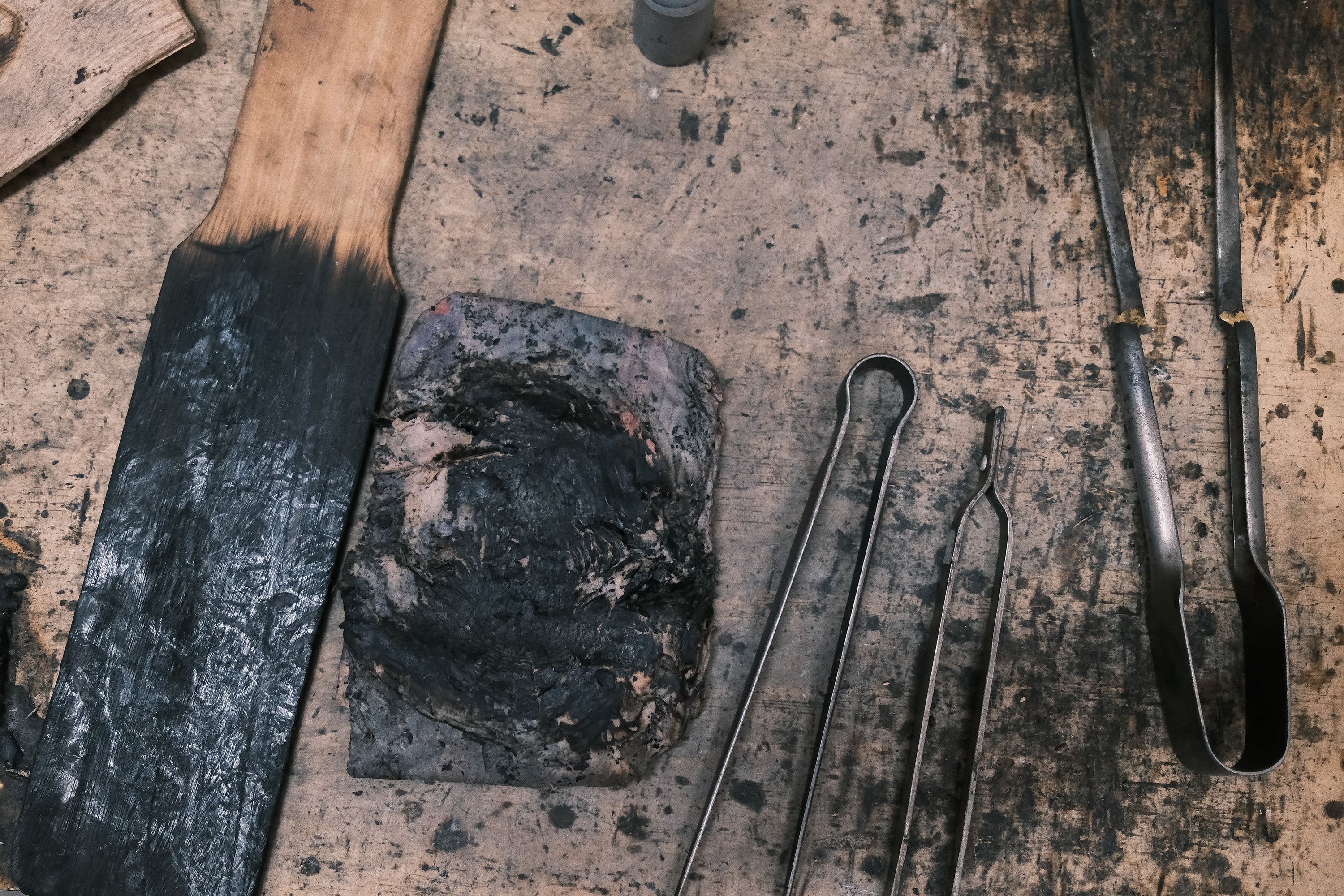 The bench: a wooden paddle, wet newspaper pad and jacks